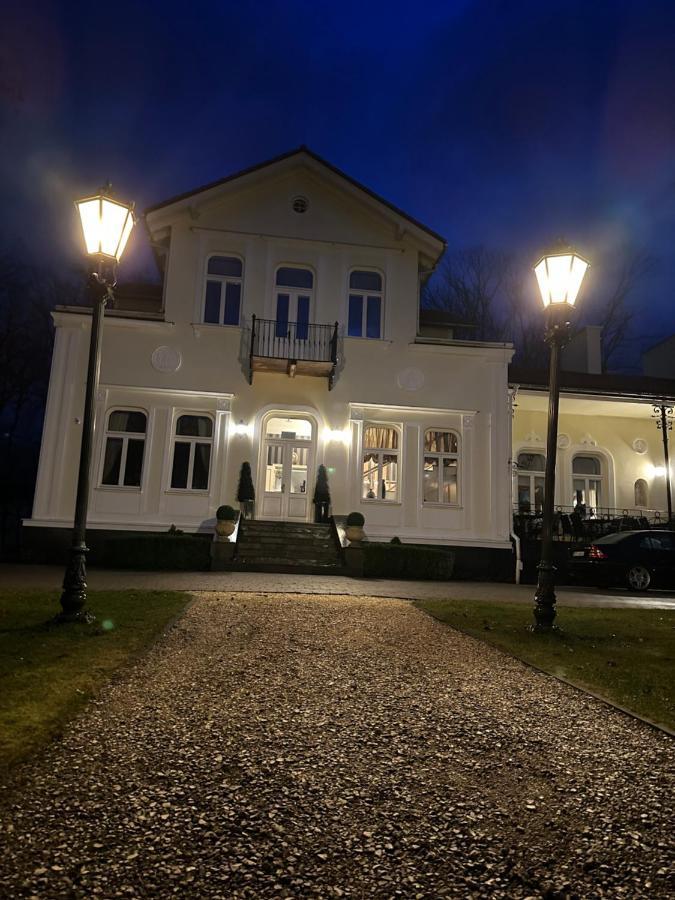 Dwor Na Wolicy Hotel Dębica Eksteriør billede
