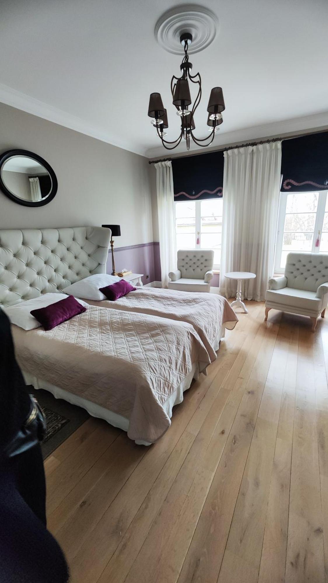 Dwor Na Wolicy Hotel Dębica Eksteriør billede